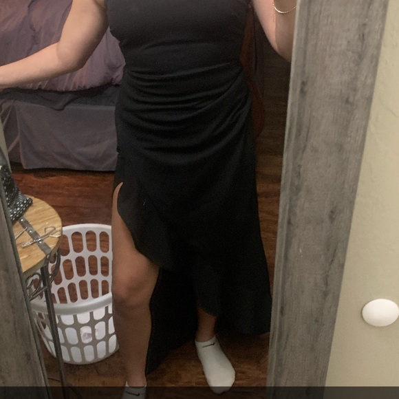 Elegant Black Spaghetti Strap Dress - Picture 2 of 2